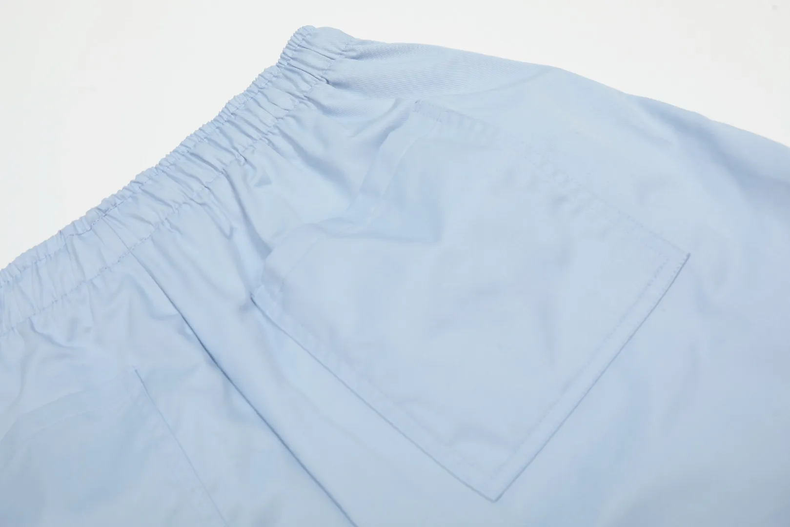 P166 💰 "Top quality" Style number: 1102# [Ralph Lauren Paul small label war horse basic classic shorts] ✅Ralph Lauren Ralph Lauren dopamine war horse small label outdoor shorts ✅Summer fresh, classic and versatile drawstring basic classic shorts ✅Lazy style must-have item The upper body has a fresh feeling ✅Nylon silk floss is smooth and soft, highly breathable and not stuffy ✅Specialized for platform live broadcast, wholesale entity, summer running volume ✅Simple and easy to match, light American style, super great ✅Standard for summer, small and sexy is YYDS, a must-have for petite girls. Size: S-L #Elastic waistline can be stretched. Color: Black, White, Light Blue, Off-white, Pink, Light Green, Khaki